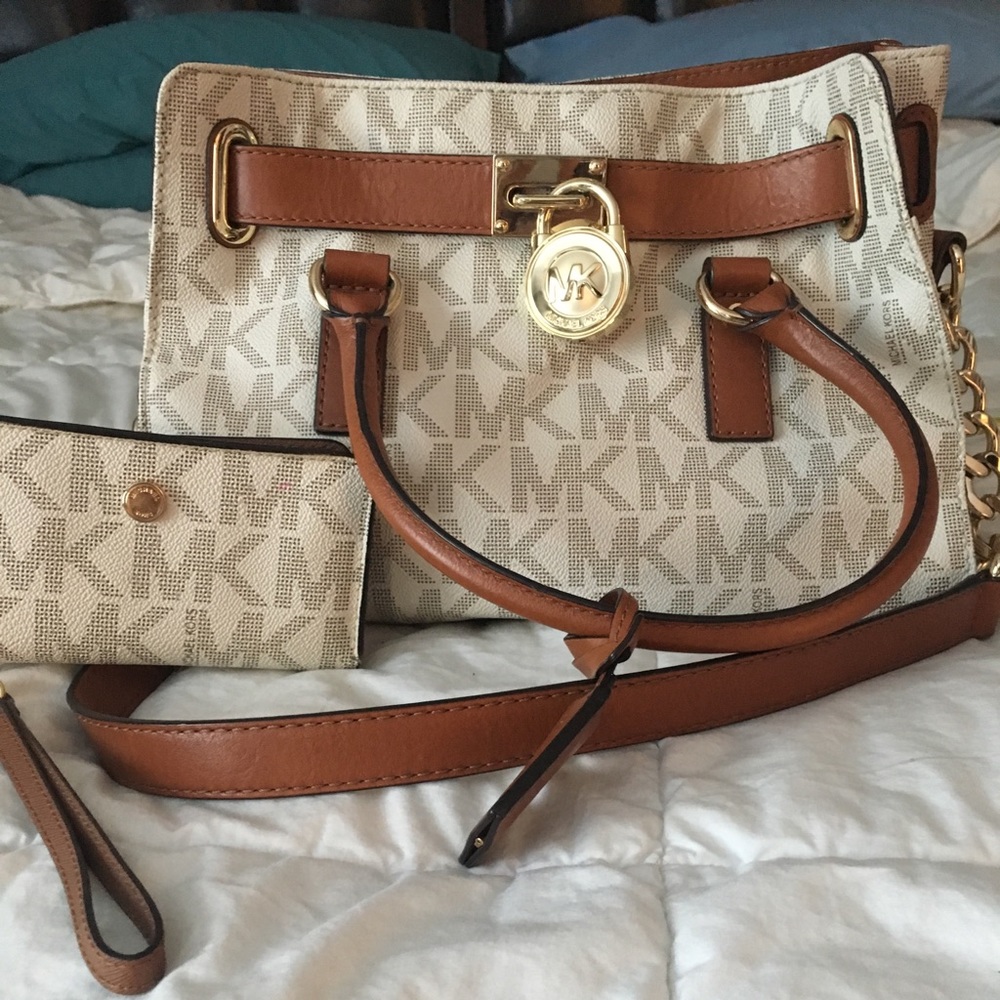 Michael Kors EW Signature Saffiano Satchel